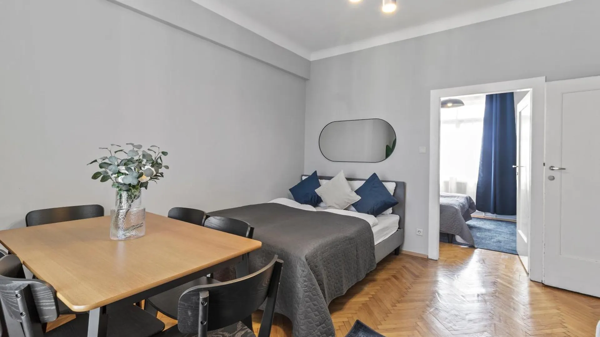 French Balcony - 45M² - Szeneviertel Apartment Vienna Austria
