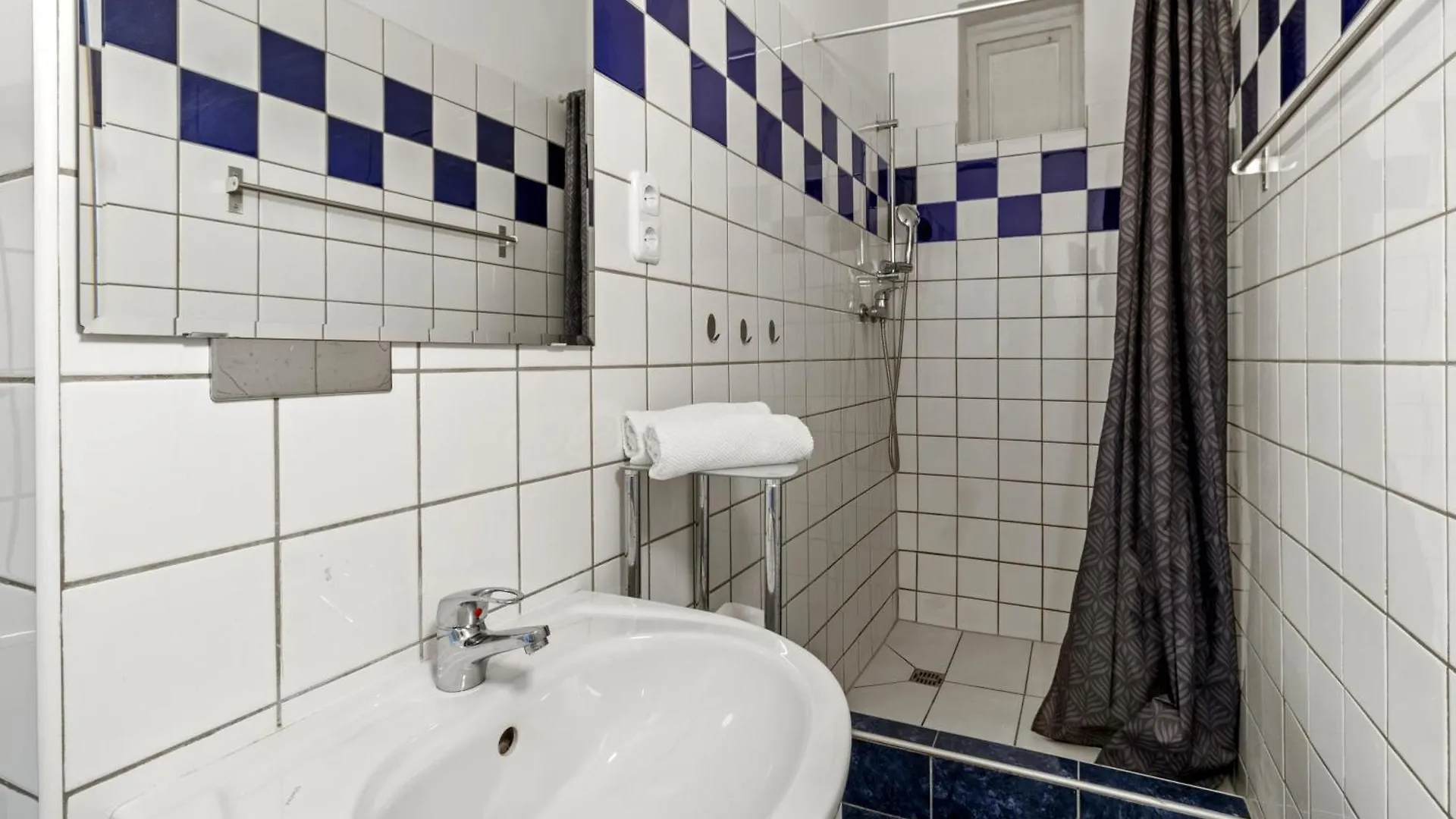 French Balcony - 45M² - Szeneviertel Apartment Vienna