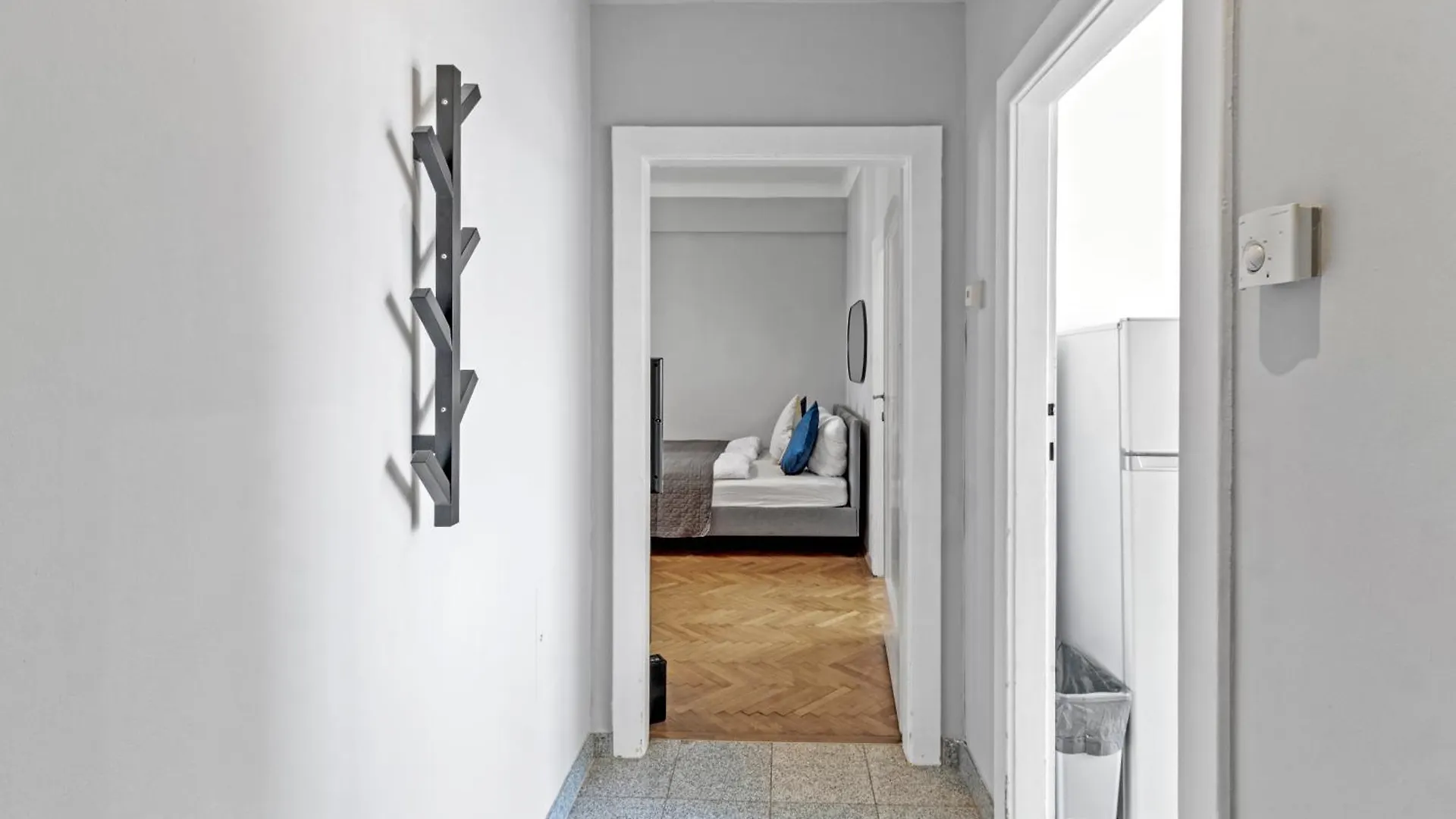 French Balcony - 45M² - Szeneviertel Apartment Vienna