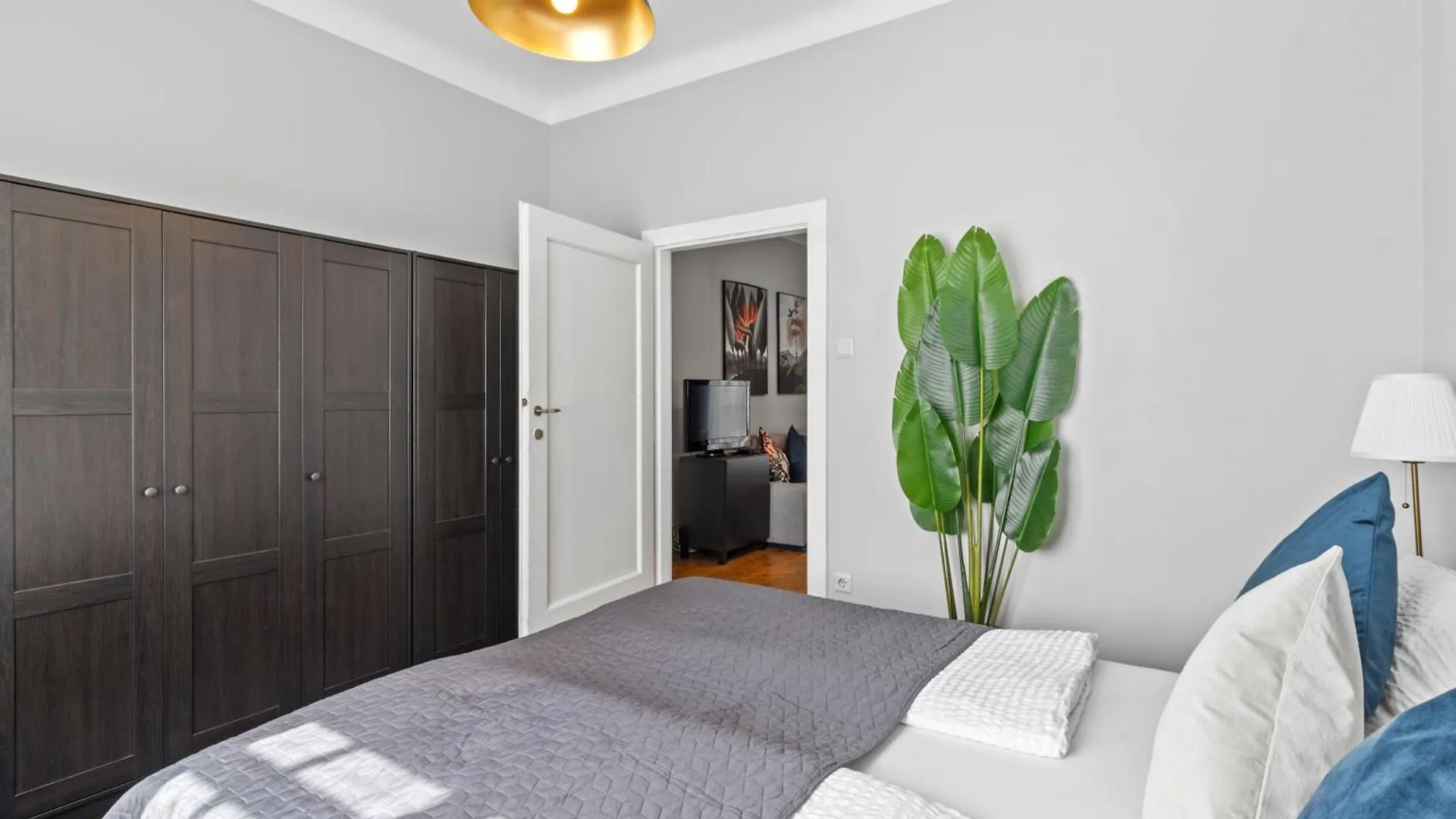 French Balcony - 45M² - Szeneviertel Apartment Vienna